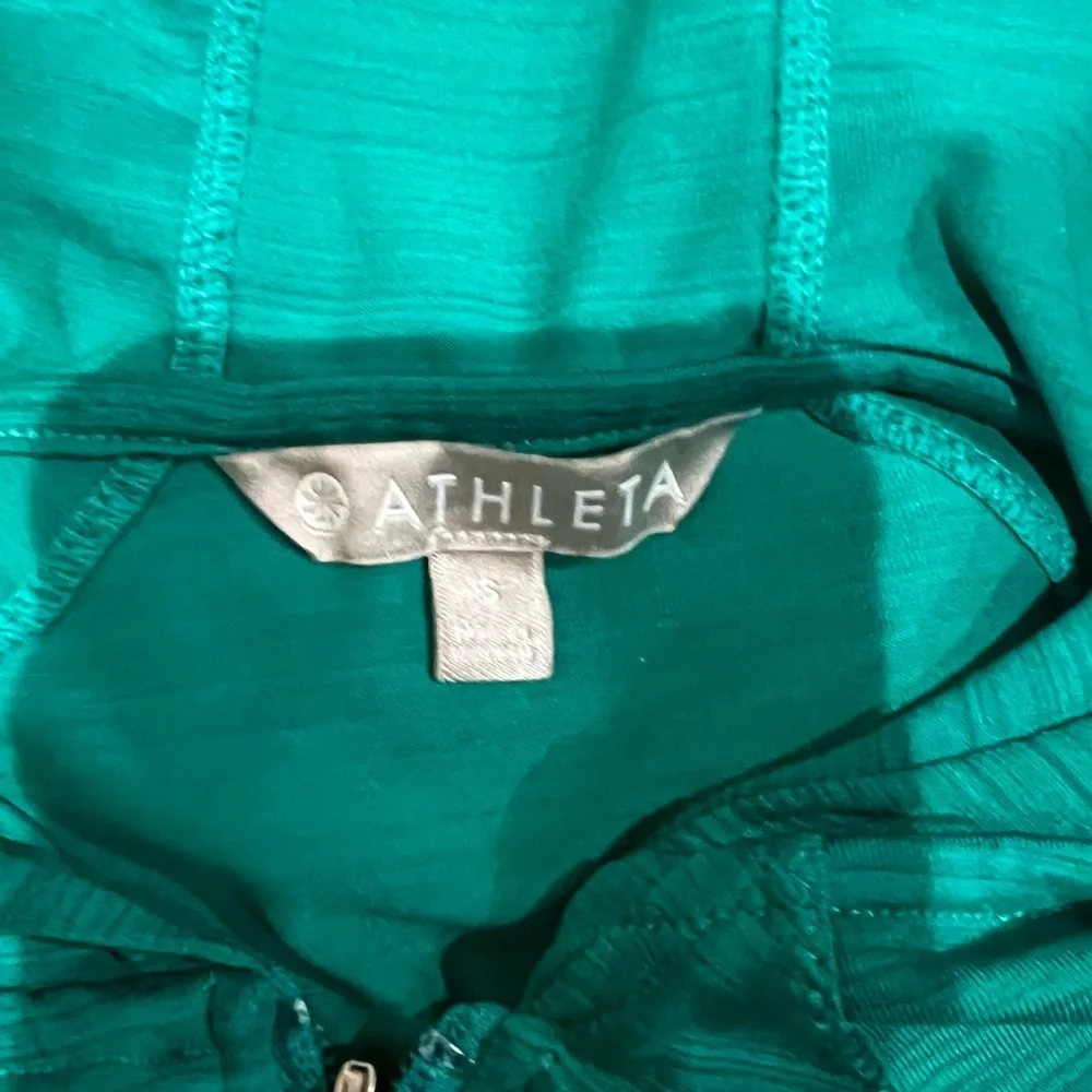 Athleta Green Zip-Up Hoodie Size Small EUC Shapes you Nicely - Picture 2 of 4